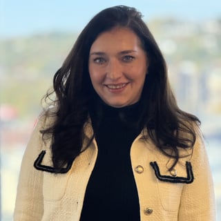 Caleigh headshot-1